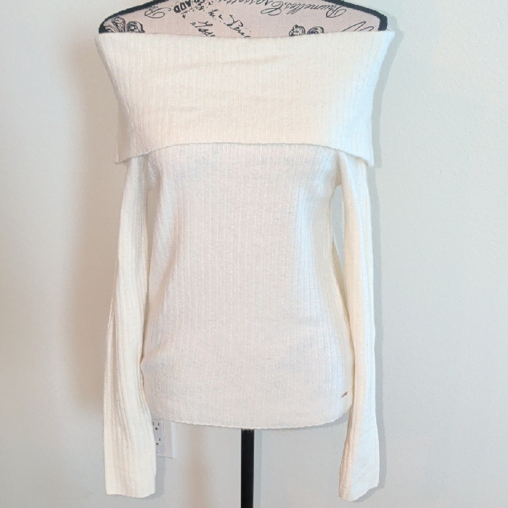 Guess Off-Shoulder White Sweater